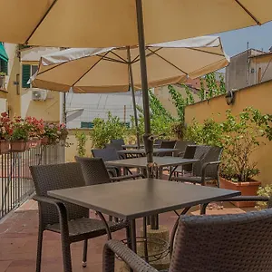 Otel Monica, Floransa