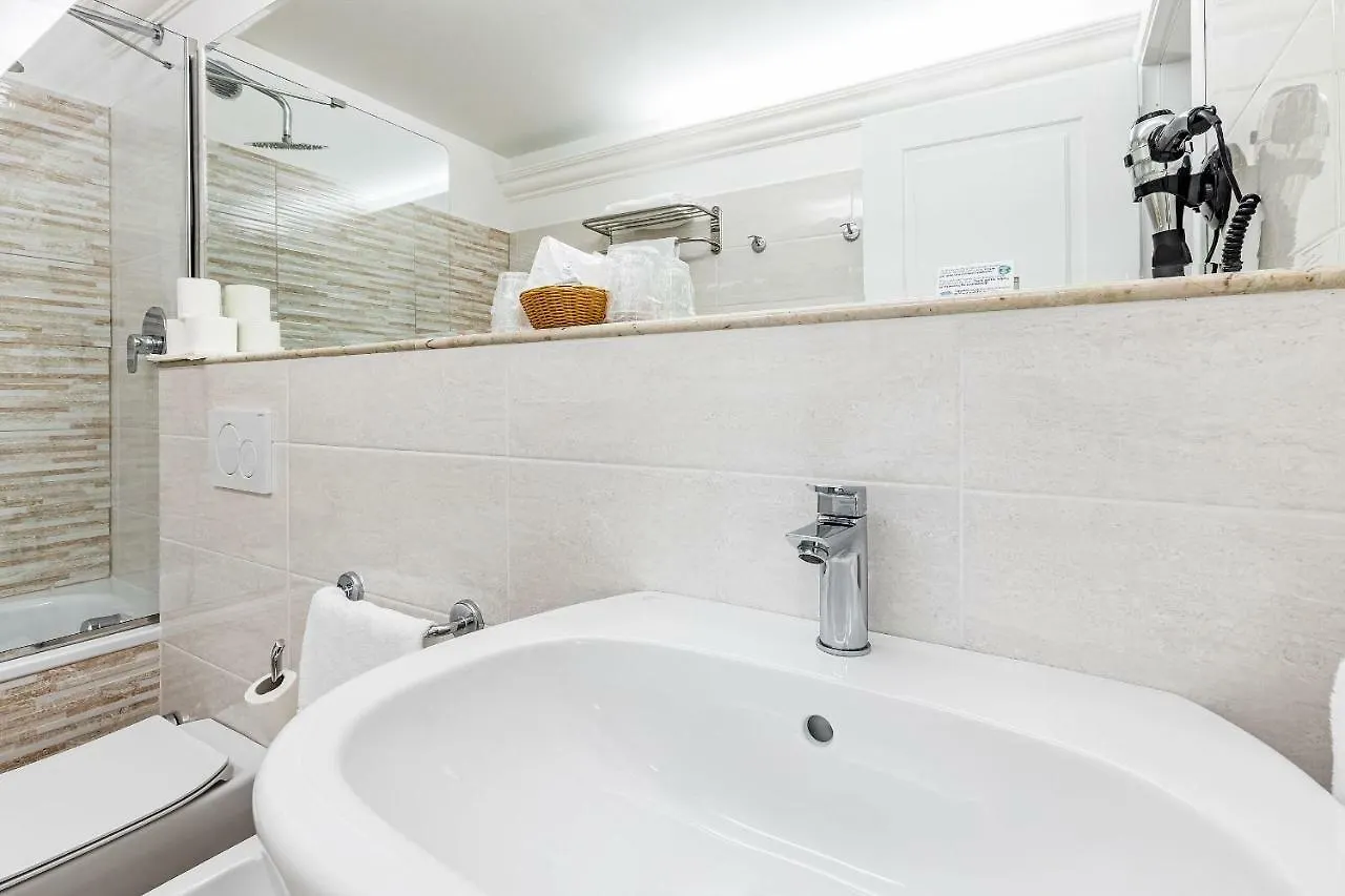 Residenza Alessandra Florence 2*,  Italy